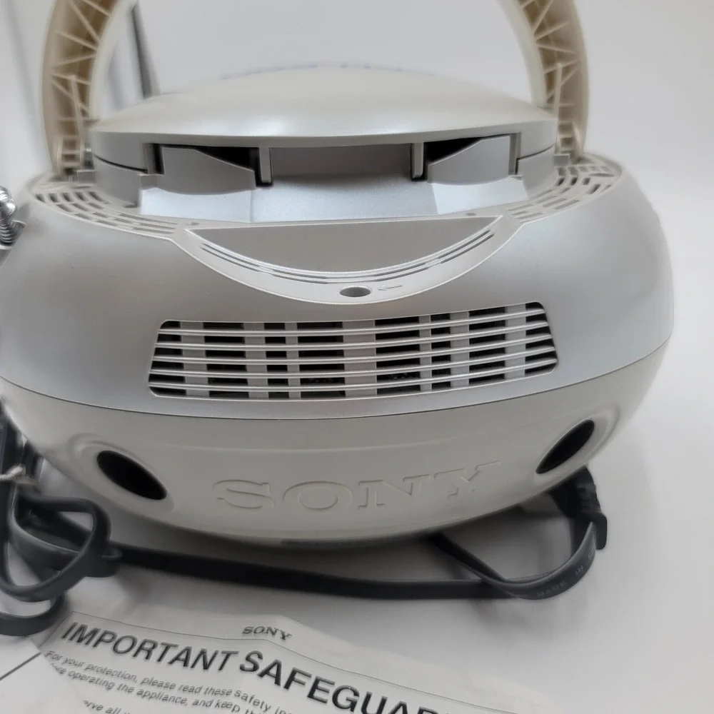 Sony CFD-E90 CD Radio Cassette Player Boombox Silver 0White with Remote Manual